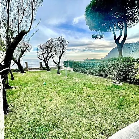 Sulla X6 Con Giardino E Posti Auto Terracina
