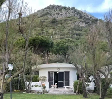Sulla X6 Con Giardino E Posti Auto Terracina