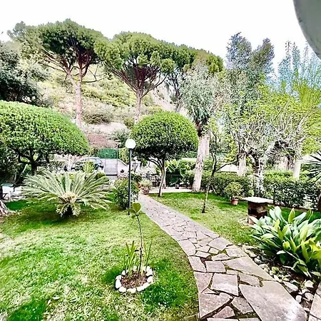 Sulla X6 Con Giardino E Posti Auto